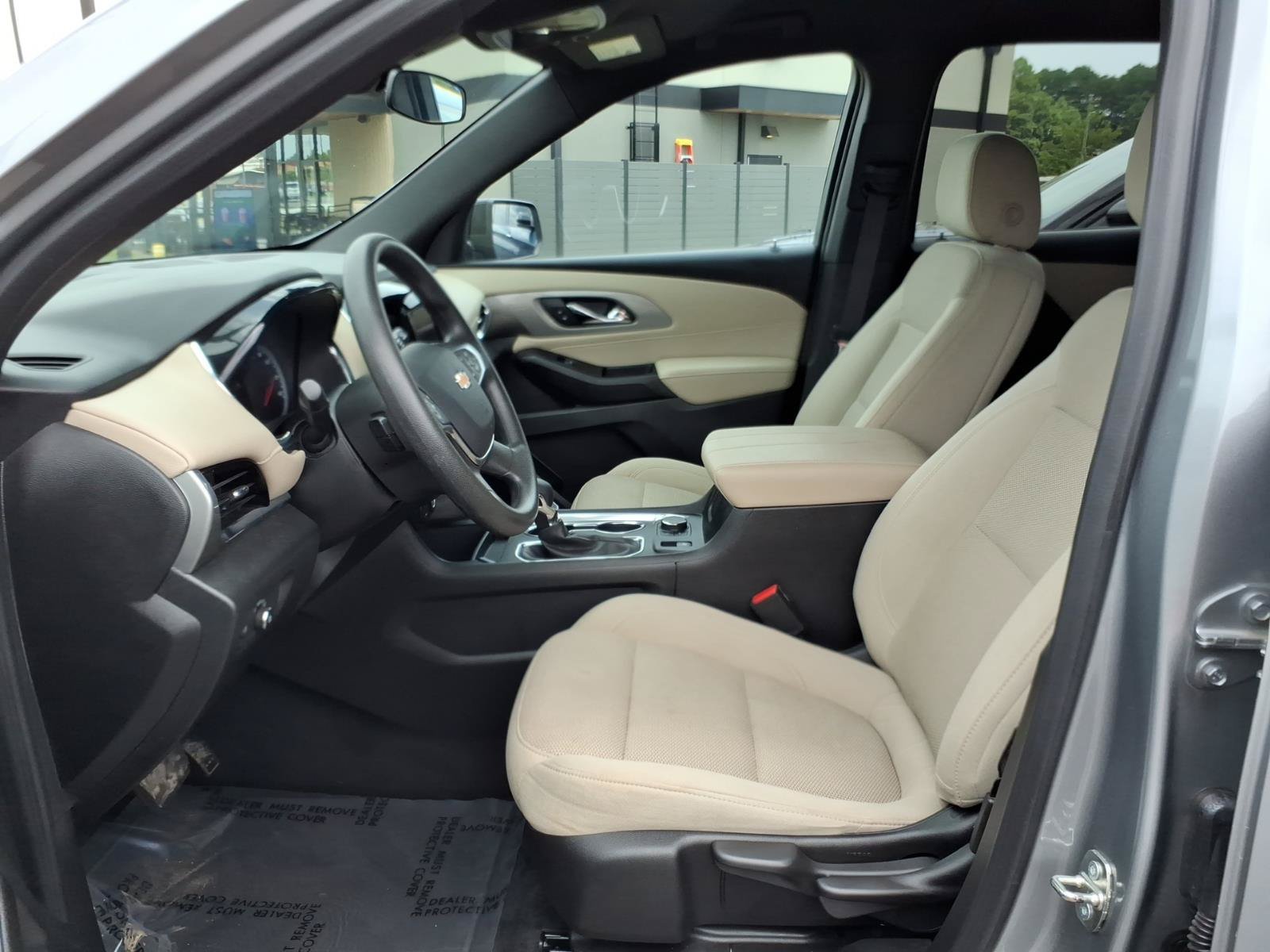 Used 2023 Chevrolet Traverse LS FWD image 9