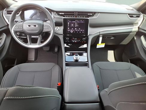 New 2025 Jeep Grand Cherokee Laredo X image 13