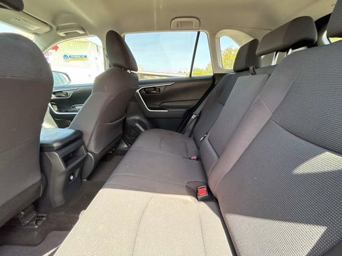 Used 2019 Toyota RAV4 LE FWD image 12