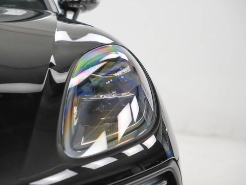 Used 2026 Porsche Macan AWD/4WD image 8