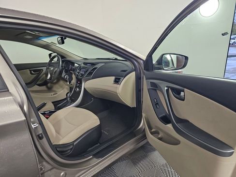 Used 2016 Hyundai Elantra SE w/ Option Group 02 image 12