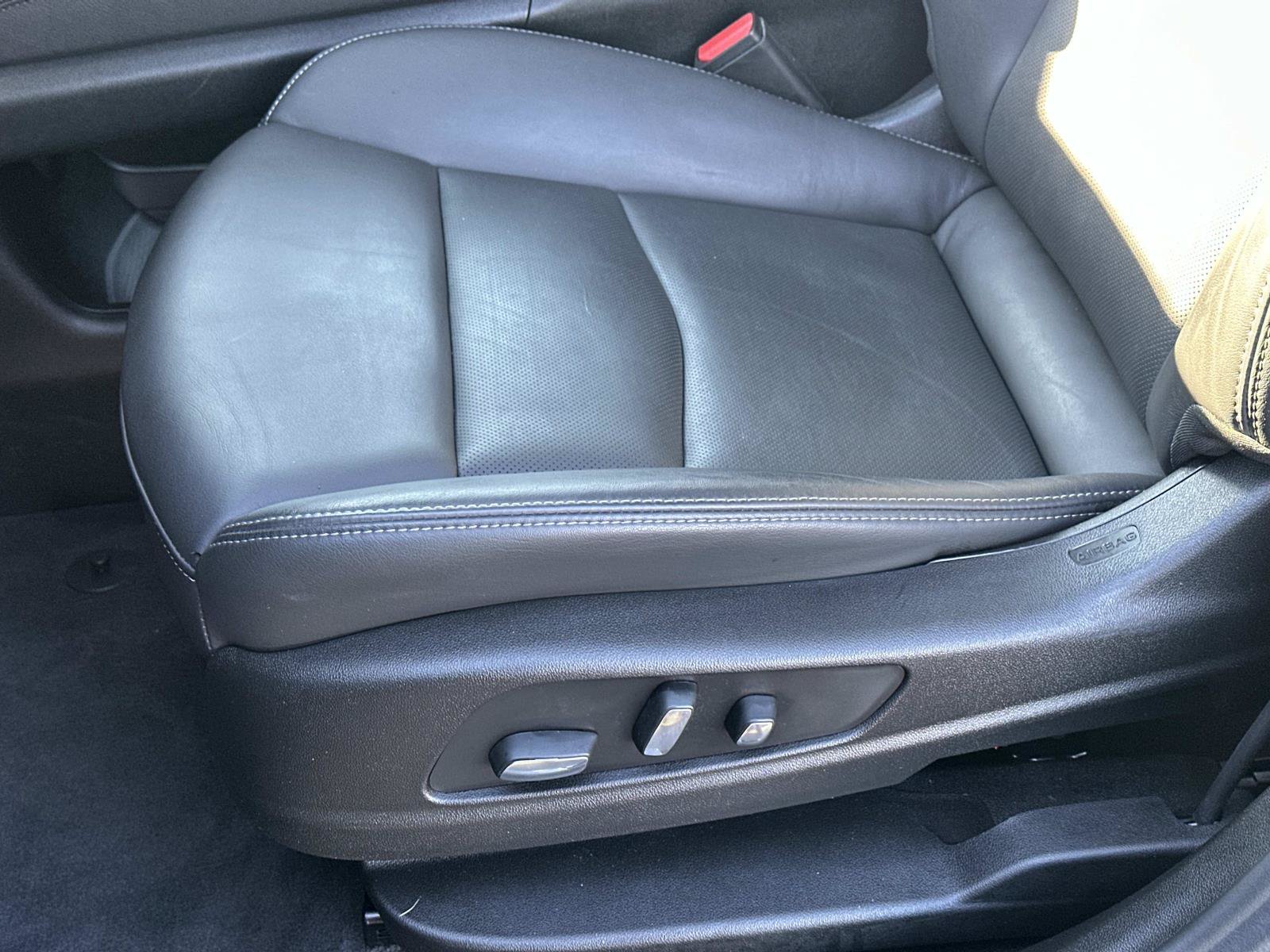 Certified 2025 Cadillac XT6 Sport w/ LPO, Floor Liner Package AWD/4WD image 18