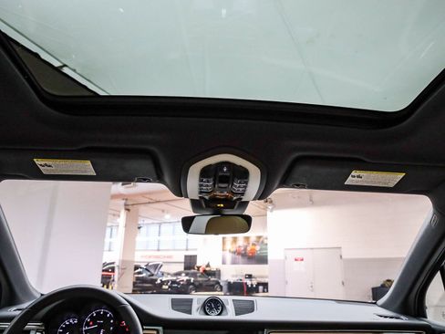 Certified 2025 Porsche Macan image 20