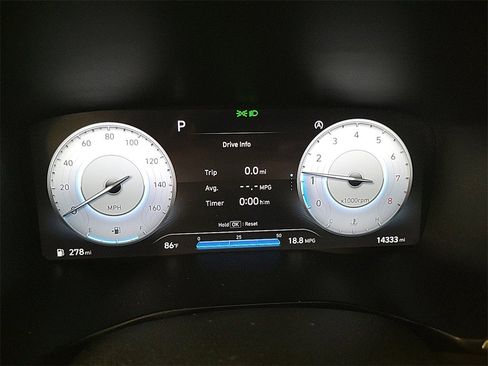 Used 2023 Hyundai Santa Fe Limited w/ Cargo Package image 17