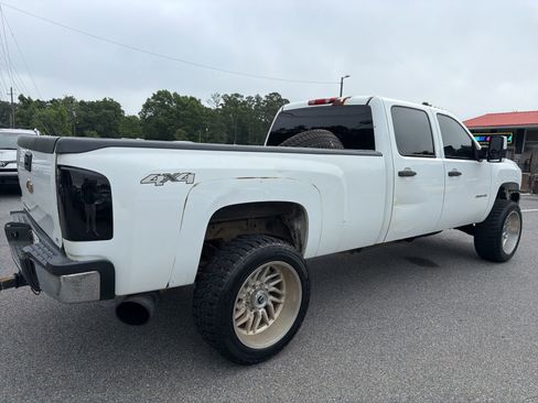 Used 2004 Chevrolet Silverado 2500 LS w/ Heavy-Duty Power Package AWD/4WD image 4