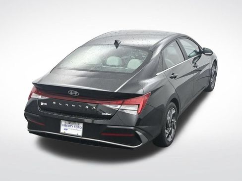 Used 2025 Hyundai Elantra Limited FWD image 34