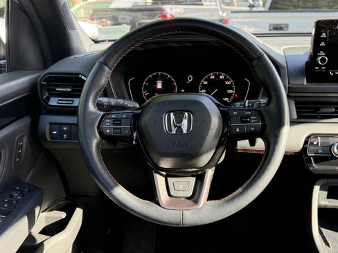 Used 2025 Honda Pilot TrailSport image 33