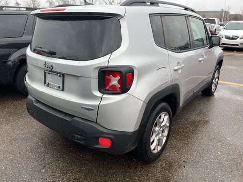 Used 2015 Jeep Renegade Latitude image 12