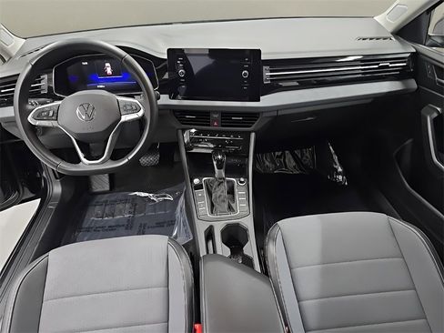 Used 2025 Volkswagen Jetta SE image 21