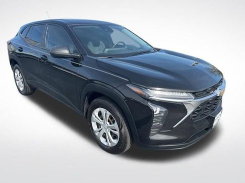 Used 2024 Chevrolet Trax LS FWD image 9