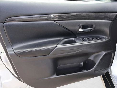 Used 2016 Mitsubishi Outlander SE AWD/4WD image 10