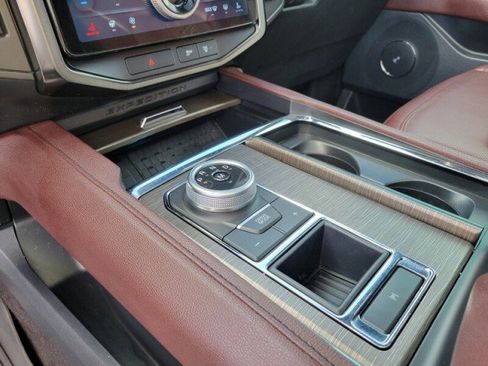 Used 2022 Ford Expedition Limited image 22