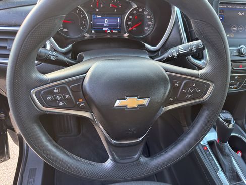 Used 2020 Chevrolet Equinox LT image 16