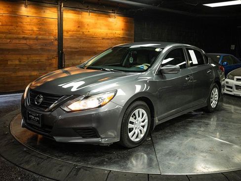 Used 2017 Nissan Altima 2.5 S w/ Power Driver Seat Package FWD image 2