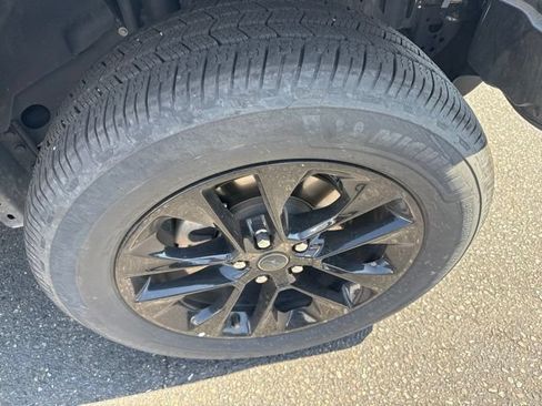 Used 2024 Jeep Wrangler Unlimited Sahara AWD/4WD image 3
