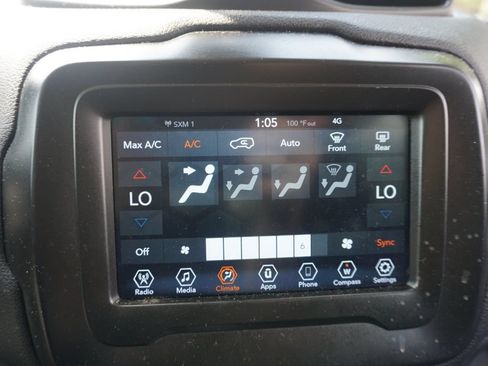 Used 2021 Jeep Renegade Latitude FWD image 12