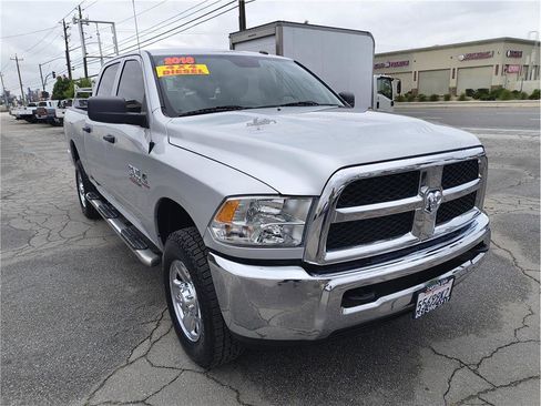 Used 2018 RAM 2500 Tradesman w/ Chrome Appearance Group AWD/4WD image 3
