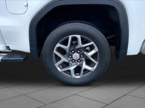 Used 2023 GMC Sierra 1500 SLT w/ SLT Premium Package AWD/4WD image 11