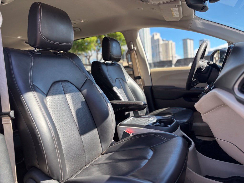 Used 2023 Chrysler Pacifica Touring-L FWD image 9