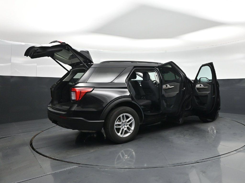 Certified 2025 Ford Explorer Active AWD/4WD image 6