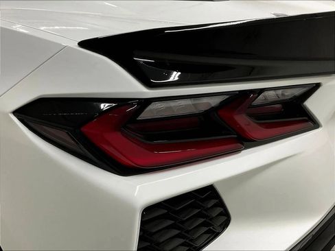 Used 2021 Chevrolet Corvette Stingray Coupe w/ Chrome Exterior Badge Package RWD image 28
