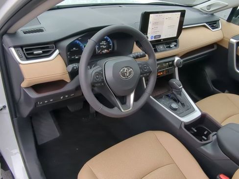 Used 2025 Toyota RAV4 Limited image 9