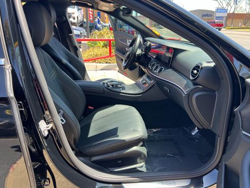 Used 2018 Mercedes-Benz E 400 4MATIC Sedan w/ Premium 3 Package image 38