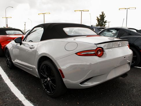 New 2026 MAZDA MX-5 Miata Club w/ Weather Package RWD image 5
