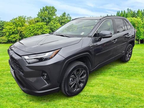 Used 2023 Toyota RAV4 XLE Premium AWD/4WD image 4