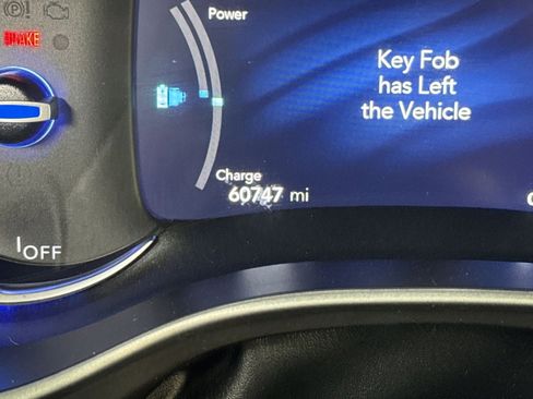 Used 2024 Chrysler Pacifica Select image 21