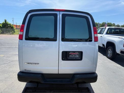 Used 2019 Chevrolet Express 2500 w/ Driver Convenience Package RWD image 6