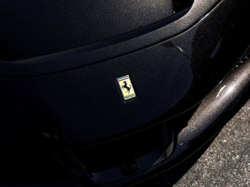 Used 2022 Ferrari SF90 Spider image 9