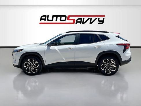 Used 2025 Chevrolet Trax RS w/ Sunroof Package FWD image 4