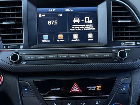 Used 2017 Hyundai Elantra Sport FWD image 31