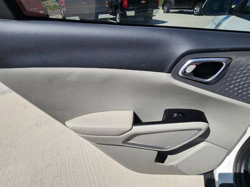 Used 2023 Kia Soul LX w/ LX Technology Package FWD image 18