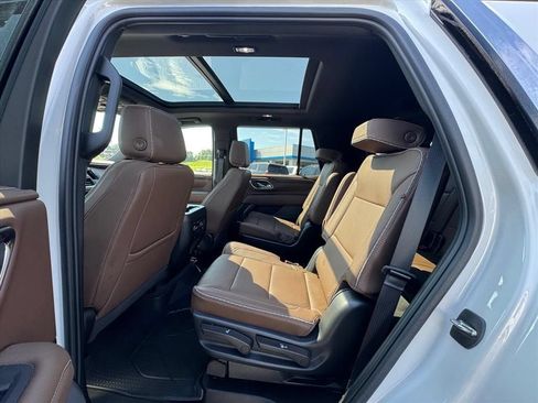 Used 2024 Chevrolet Tahoe High Country AWD/4WD image 13