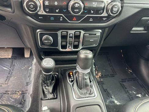 Used 2024 Jeep Wrangler Unlimited Sahara w/ Technology Group AWD/4WD image 29