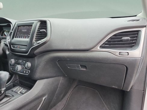 Used 2020 Jeep Cherokee Latitude Plus w/ Comfort/Convenience Group image 18