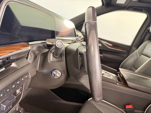 Used 2021 Cadillac Escalade Premium Luxury w/ Driver Assist Tech Package AWD/4WD image 33