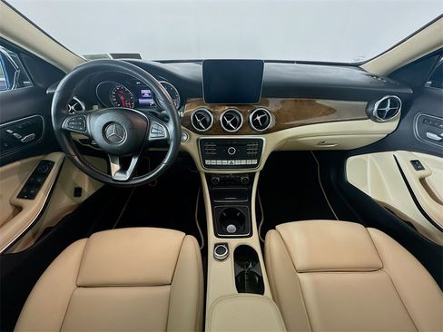 Used 2019 Mercedes-Benz GLA 250 4MATIC w/ Premium Package image 10