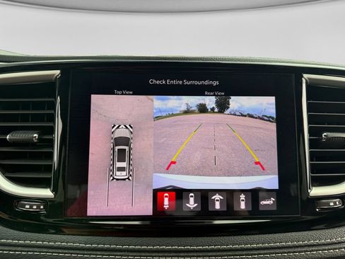 Used 2024 Chrysler Pacifica Limited FWD image 27
