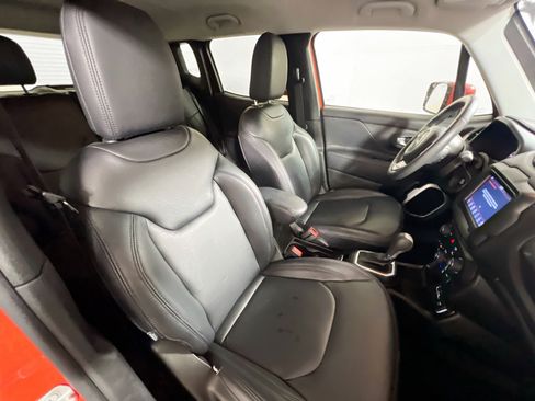Used 2021 Jeep Renegade Latitude FWD image 31