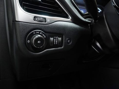 Used 2019 Jeep Cherokee Limited image 21