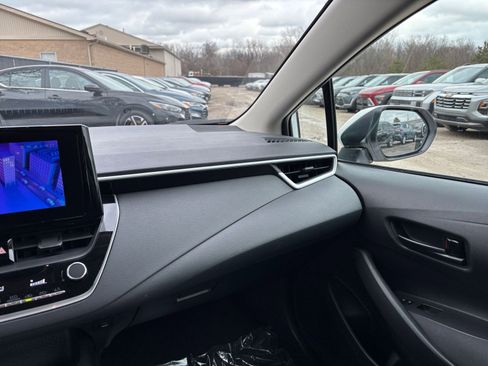 Used 2025 Toyota Corolla LE image 34