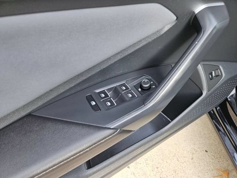 Used 2025 Volkswagen Jetta SE FWD image 13