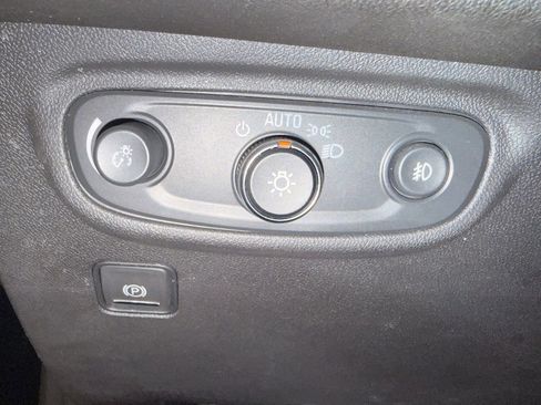 Used 2024 GMC Terrain SLT image 30