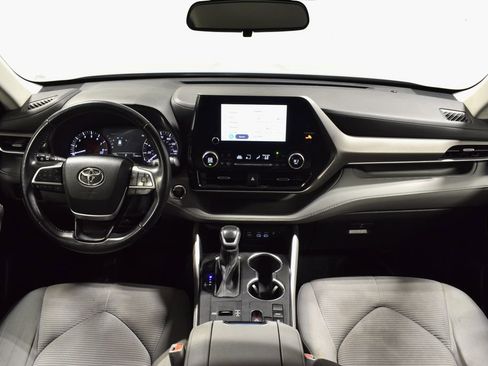 Used 2023 Toyota Highlander LE image 13