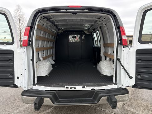 Used 2024 Chevrolet Express 2500 w/ Driver Convenience Package image 27