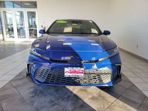 Used 2025 Toyota Camry SE image 3