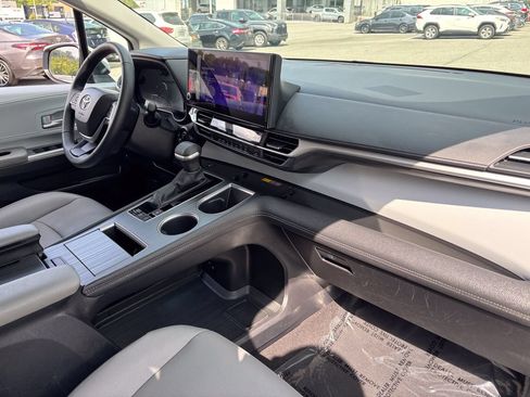 Certified 2026 Toyota Sienna XLE FWD image 42